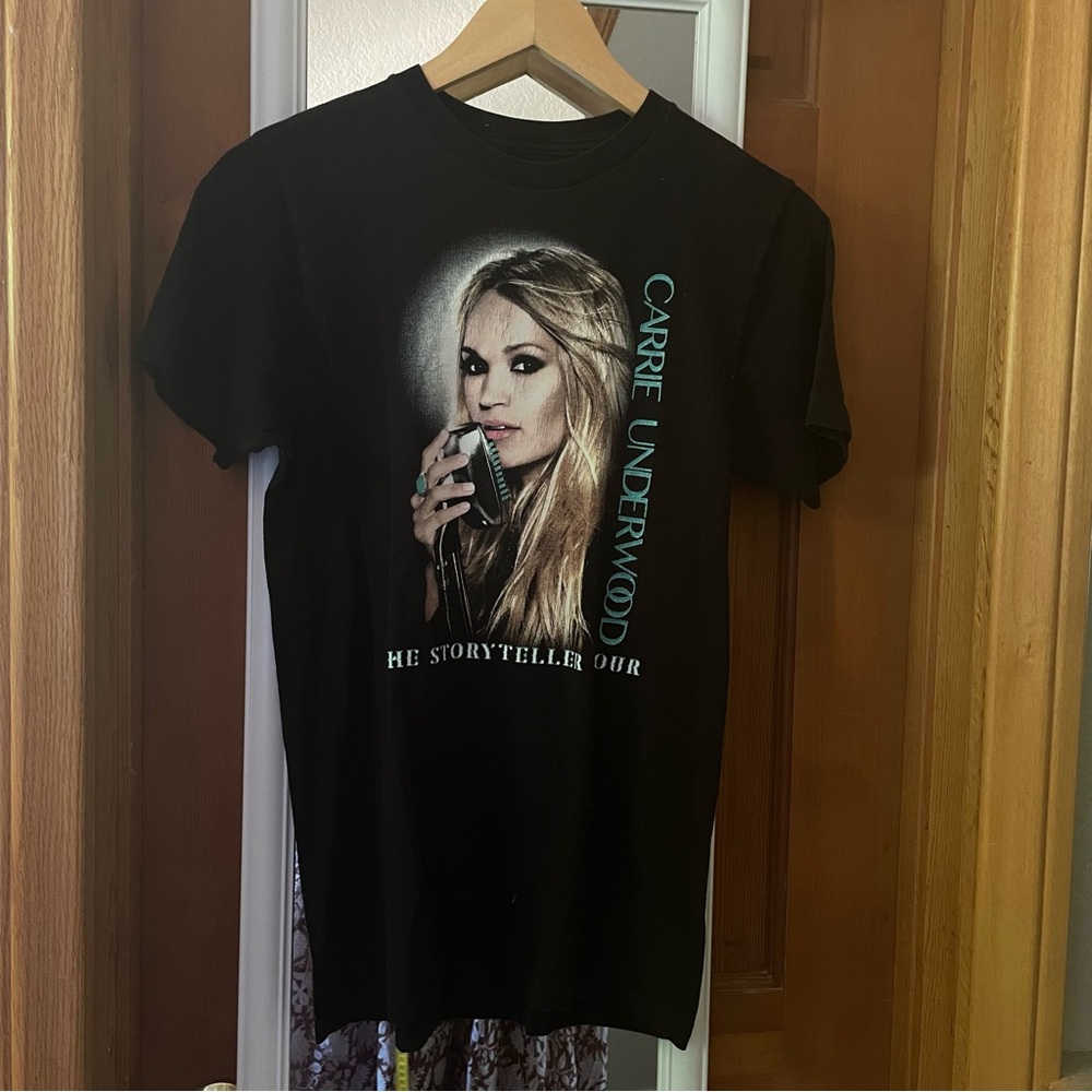 Carrie Underwood The Storyteller Tour Graphic tee size S